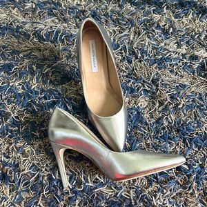 EUC Saks Fifth Avenue Silver Metallic Pumps 6.5 M